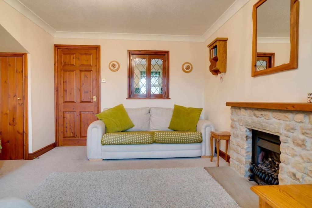 Barley Cottage Whittington  Екстериор снимка
